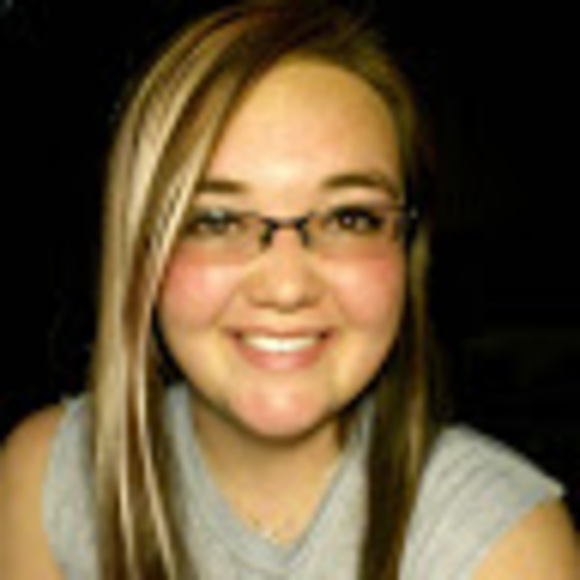 Alexandra Meraz - Poshmark Profile Picture of Alexandra Meraz (@junebug1612) on Poshmark