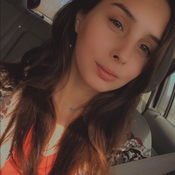 Sierra Laxton - Poshmark Profile Picture of Sierra Laxton (@slaxton0724) on Poshmark