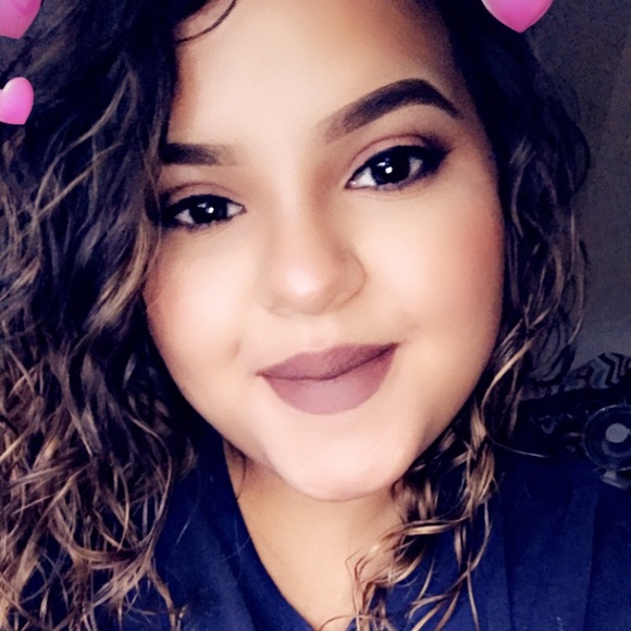 Profile Picture of Leah Khier (@leah22466) on Poshmark