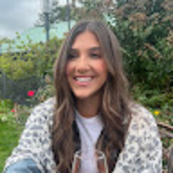 Profile Picture of Kristen Knaff (@kristen_k25) on Poshmark