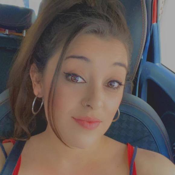 Profile Picture of Kim Darling (@desma_kim) on Poshmark