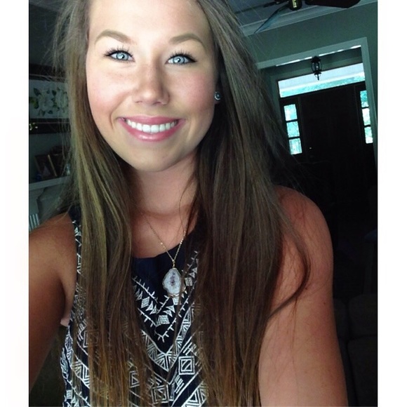 Profile Picture of Rachel Bradshaw (@rachelllcb2001) on Poshmark