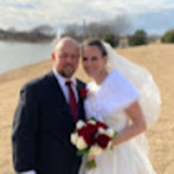 Profile Picture of Allison Snedecor (@allisonsnedecor) on Poshmark