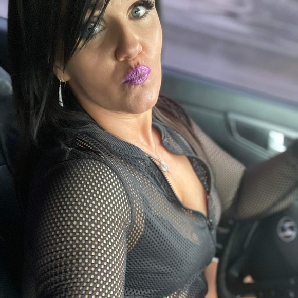 Profile Picture of Lorie Vaughn (@lorievaughn900) on Poshmark
