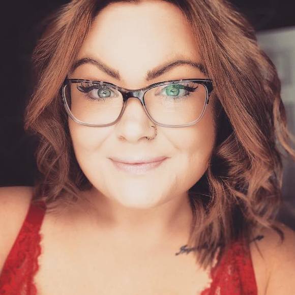 Profile Picture of Kaitlyn Kisamore (@kisamorekatie) on Poshmark