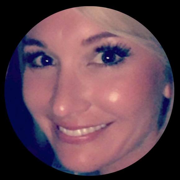 Profile Picture of Alisha Hestermann (@ahestermann) on Poshmark