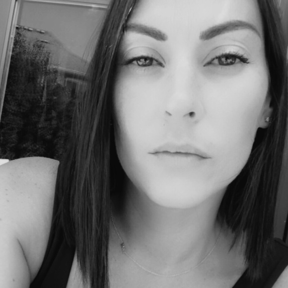 Profile Picture of Melissa Muise (@mdm0121) on Poshmark