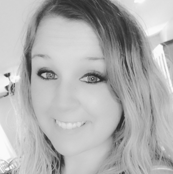 Profile Picture of Crystal Harrell (@cwood4865) on Poshmark