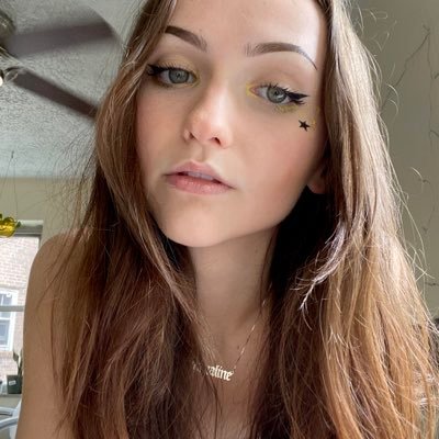 Profile Picture of Emmaline (@EmmalineCarter) on Twitter