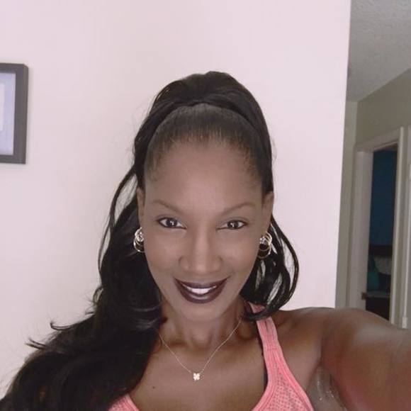 Profile Picture of Stacie Farrow (@scharmed32) on Poshmark