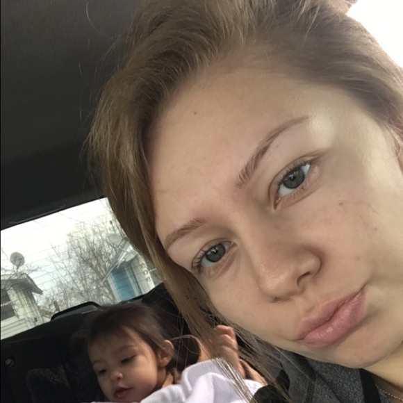 Profile Picture of Celine Gonzalez (@celineegonza) on Poshmark