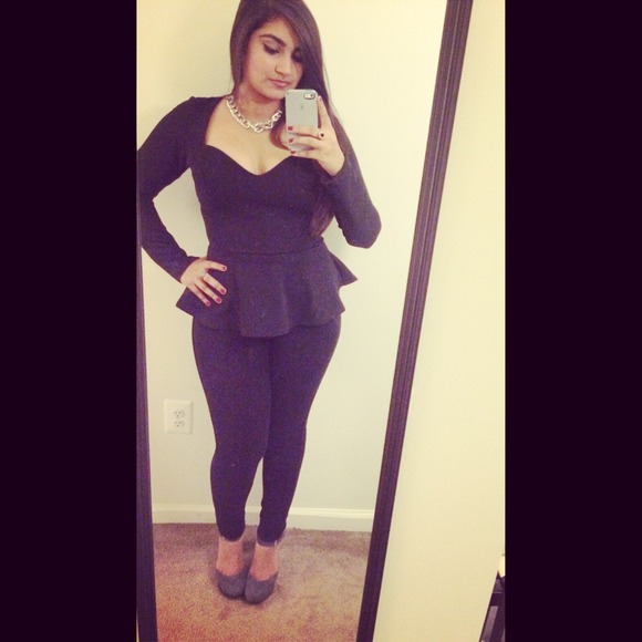 Profile Picture of Iman Qureshi (@imanqureshi) on Poshmark