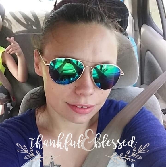 Profile Picture of Stacy Parrott (@stacynicole221) on Poshmark