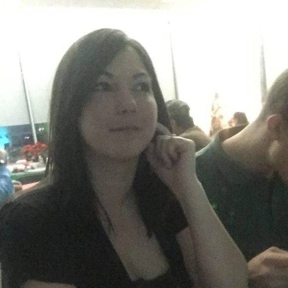 Profile Picture of Tracy Gabrielsen (@tracylg23) on Poshmark