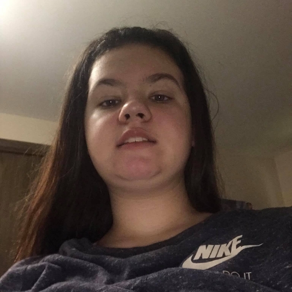 Profile Picture of Mariah Grande-zick (@ryeryejade123) on Poshmark