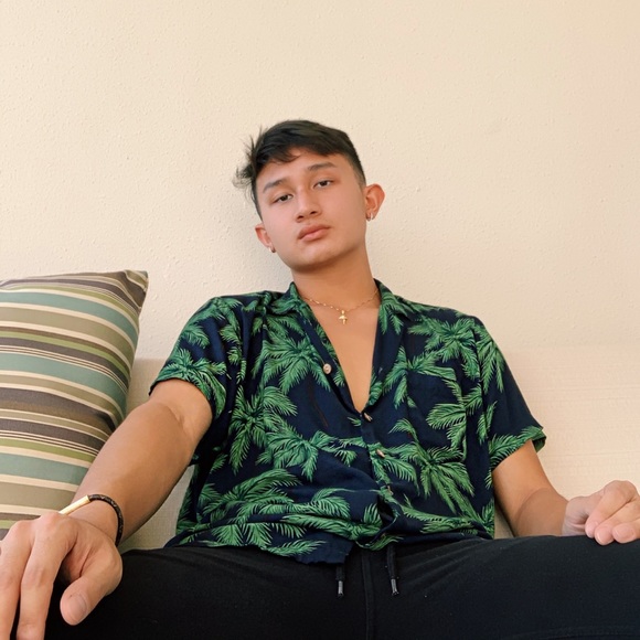 Profile Picture of Jaevic Samson (@jaevicsamson) on Poshmark