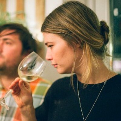 Profile Picture of Debbie Siobhn Warner (@DebbieLovesWine) on Twitter