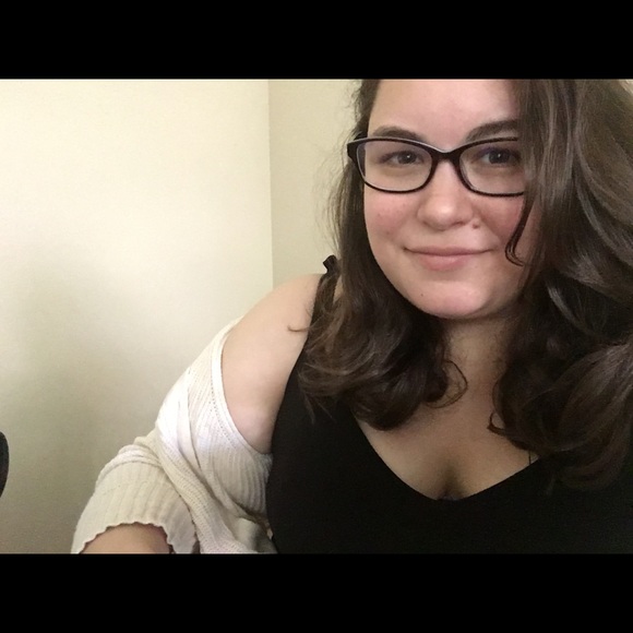 Profile Picture of Lauren Muckstadt (@clue145) on Poshmark