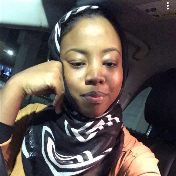 Profile Picture of Shaakirah Lee (@shaak94) on Poshmark