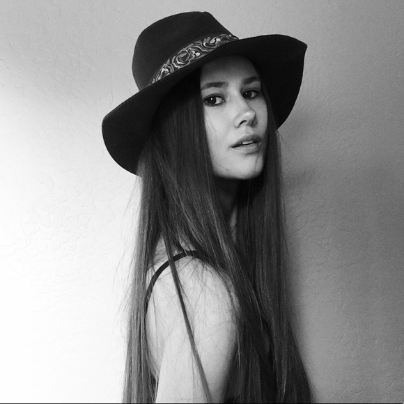 Profile Picture of Lisa Wisner (@lisawisner97) on Poshmark