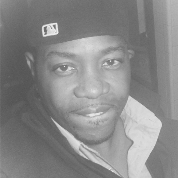 Profile Picture of Rudolph Sheffield (@78ruru) on Poshmark