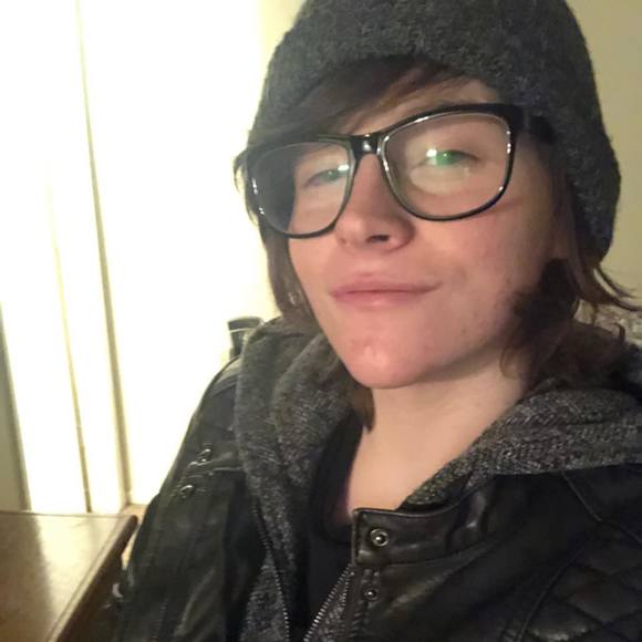 Profile Picture of Shana Rurode (@egginapan) on Poshmark