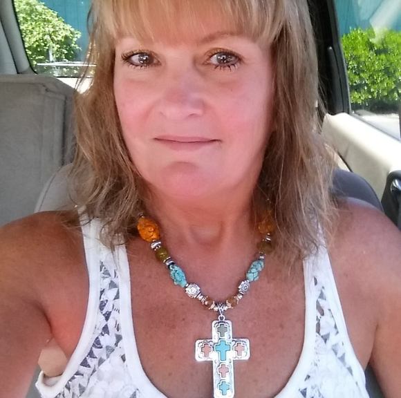 Jeaneane Lewis - Poshmark Profile Picture of Jeaneane Lewis (@jlew31) on Poshmark