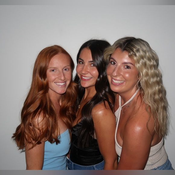 Profile Picture of Julia Serra (@juliaserra) on Poshmark