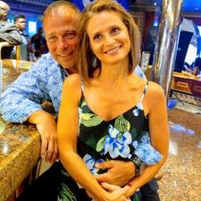 Profile Picture of Renee Starkey (@r_star_key) on Twitter