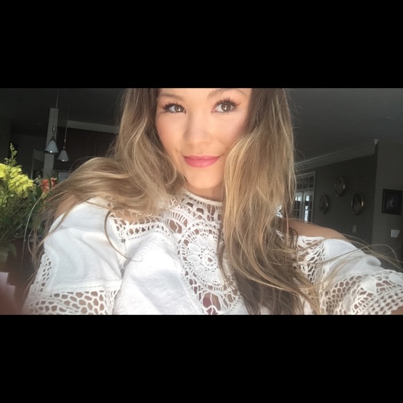 Profile Picture of Alyssa Clough (@itsaly) on Poshmark