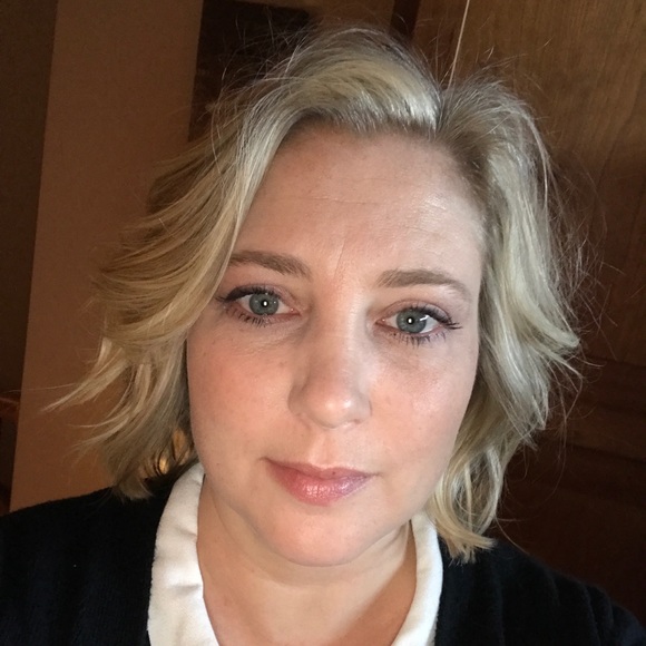 Shari Pierret - Poshmark Profile Picture of Shari Pierret (@sap1074) on Poshmark