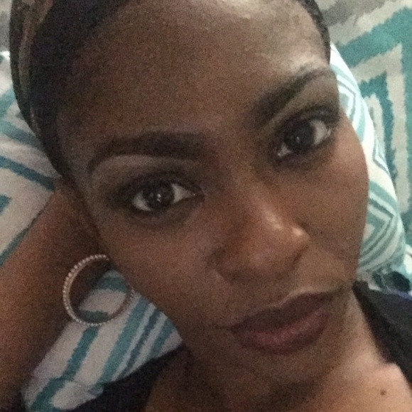 Profile Picture of Ieesha Hudley (@ieeshahudley07) on Poshmark