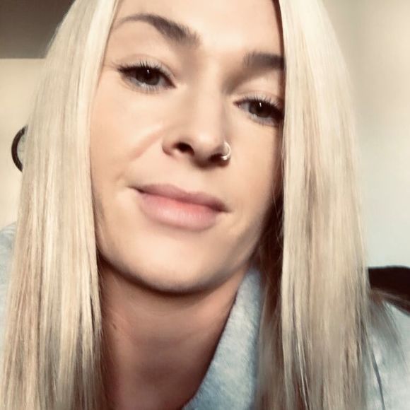 Profile Picture of Cassandra Beard (@cassandralbeard) on Poshmark