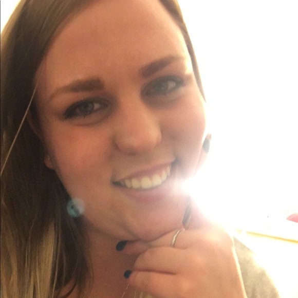 Profile Picture of Jackie Karnuth (@jrk_0014) on Poshmark