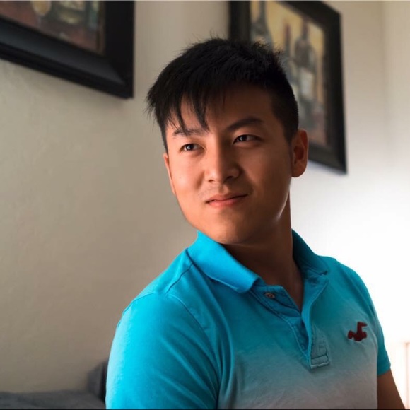 Profile Picture of Zhiwei Ye (@zhiweirogerye) on Poshmark