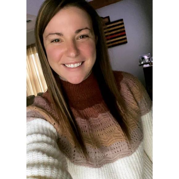 Profile Picture of Hannah Bickers (@hannahbickers) on Poshmark