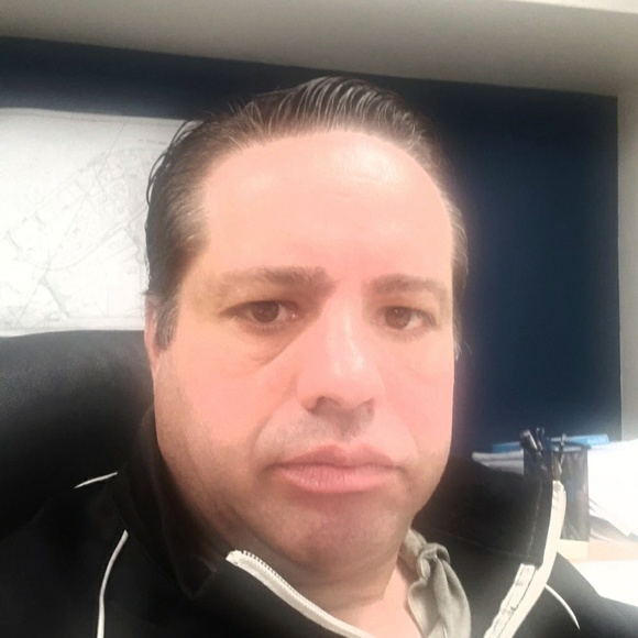 Profile Picture of Scott Hickey (@hickeysm) on Poshmark