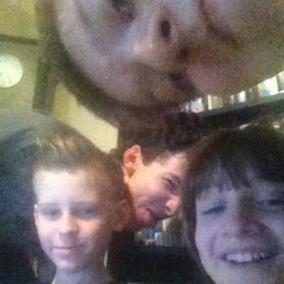 Profile Picture of Chicken Burger (@Philip_Zura) on Twitter