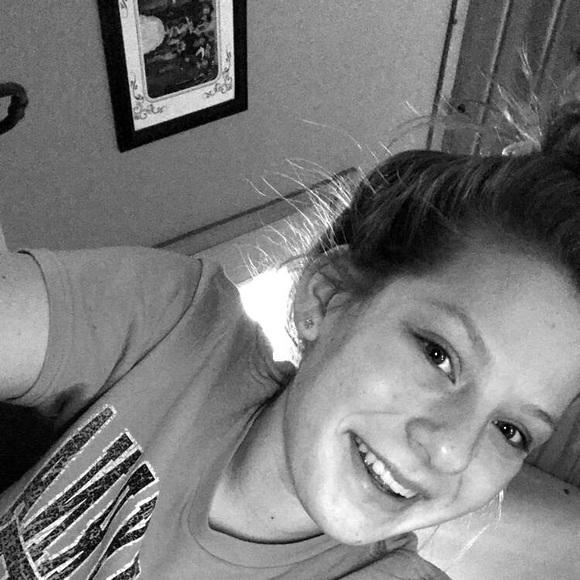 Profile Picture of Taylor Peruski (@taylorperuski) on Poshmark