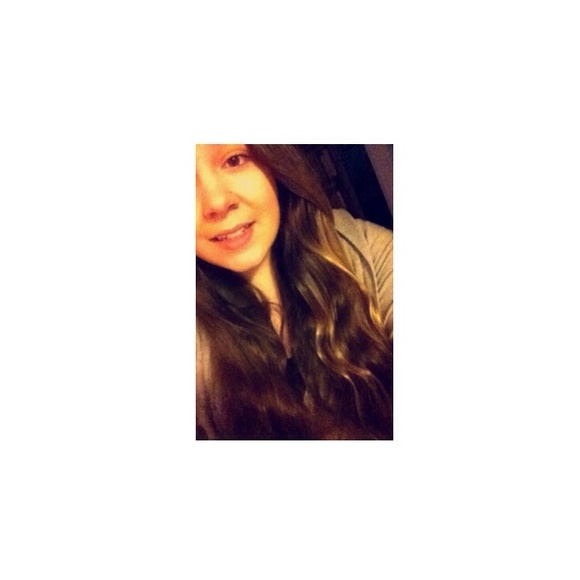 Profile Picture of Jenna Sanders (@jennak1010) on Poshmark