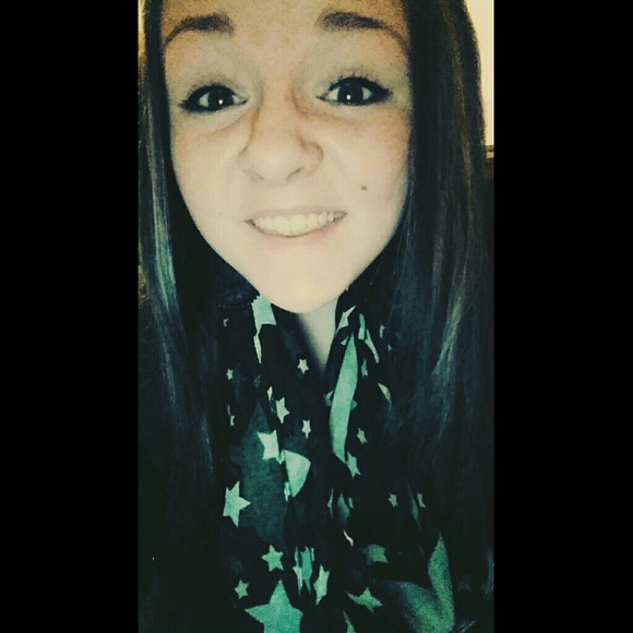 Profile Picture of Chloe Fowler (@chloe_patrice) on Poshmark