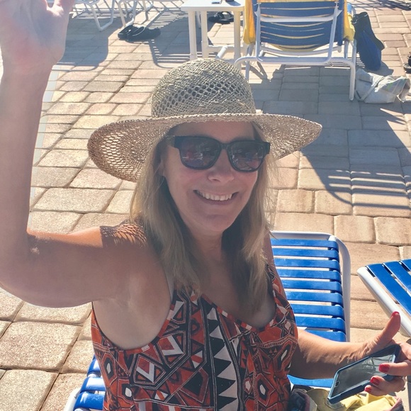 Profile Picture of Ellen Delpezzo (@fedesigns2019) on Poshmark