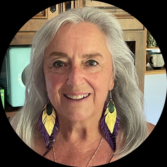Profile Picture of Sondra Hirssig (@sondra_hirssig) on Poshmark