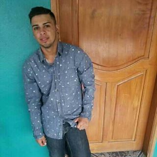 Profile Picture of Ar Ruiz (@ar.ruiz.399) on Facebook