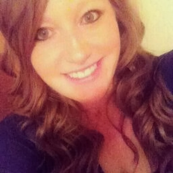 Profile Picture of Cassie Walker (@cassiewalker86) on Poshmark