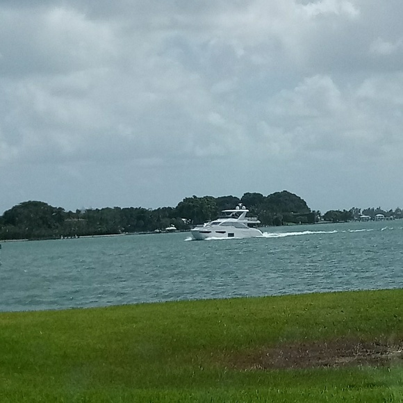 Profile Picture of Leonides Vergara (@charles921) on Poshmark