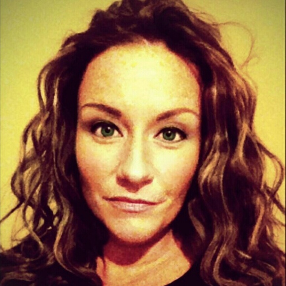 Profile Picture of Kelly Gritton (@eazy2frustr8) on Poshmark