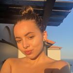 Profile Picture of Jules 🦋 (@julia_pappas) on Instagram