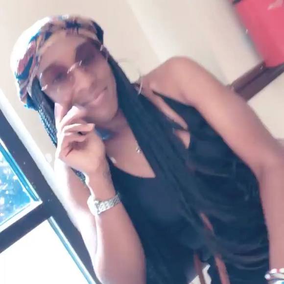 Profile Picture of Eboni Mitchell (@ebmitchell) on Poshmark