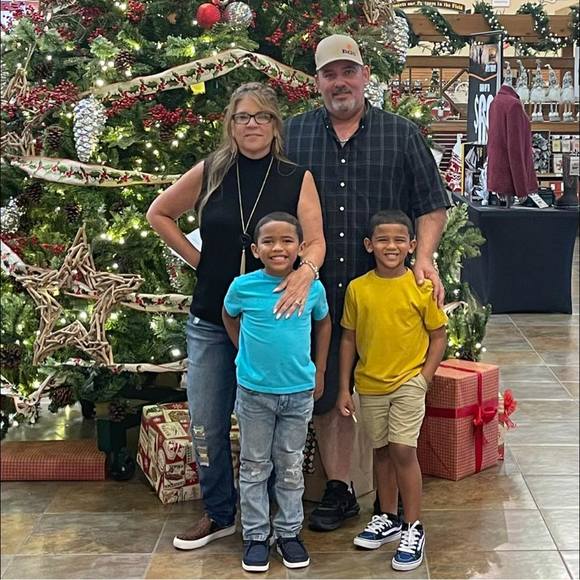 Profile Picture of Tonya Villemarette (@tonyavill) on Poshmark